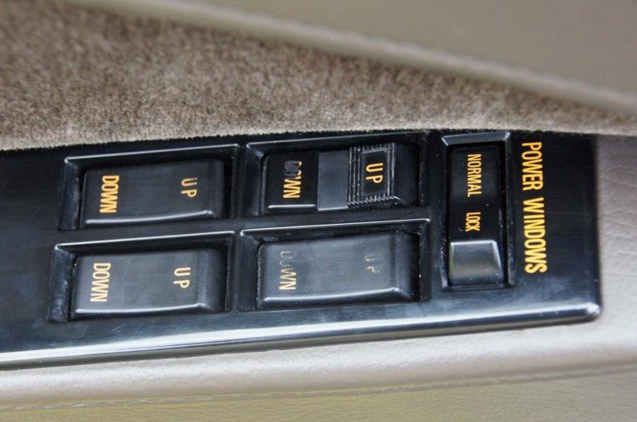  Mitsubishi Gallant Sigma 1988 года  (фото 30 из 54)